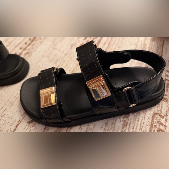 Black Sandals with Gold Accents Steve Madden - Picture 6 of 6